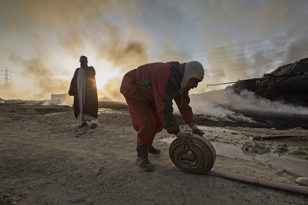 Qayyarah oil fire in northern Iraq, Iraq 2016