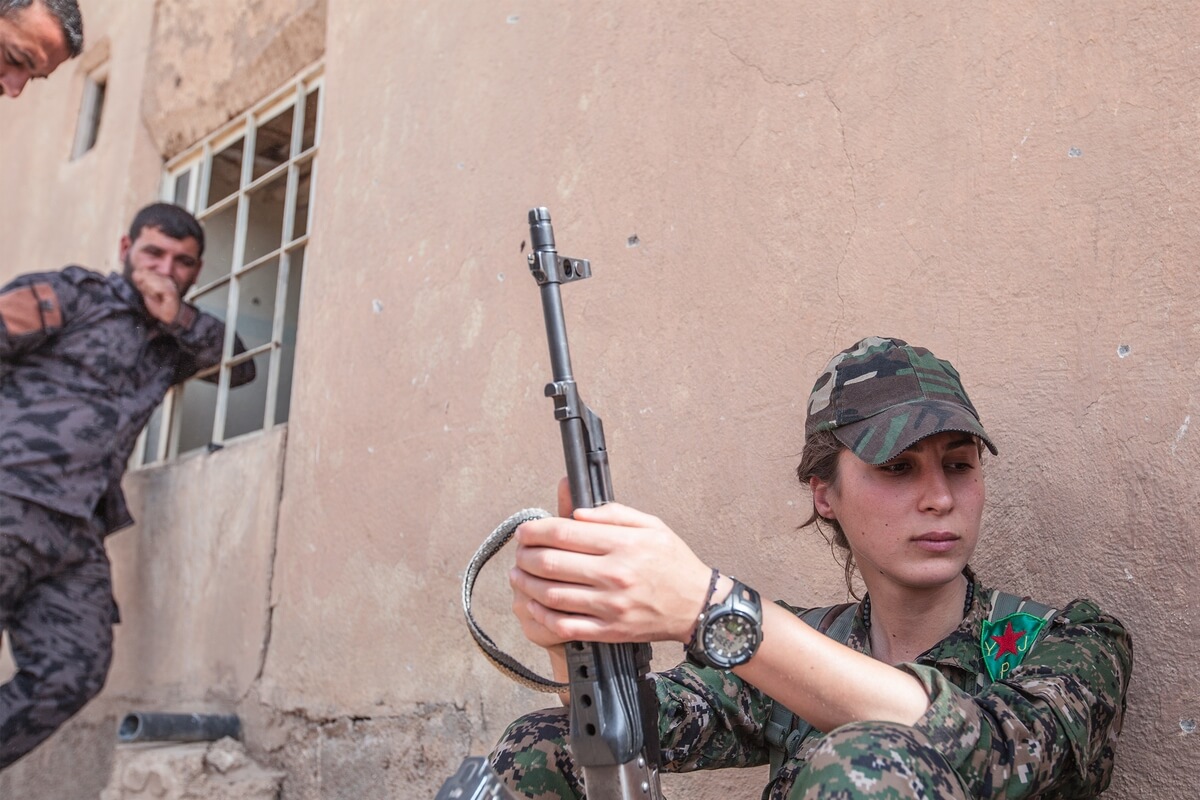 Syrian kurdish female fighters, Syria 2015